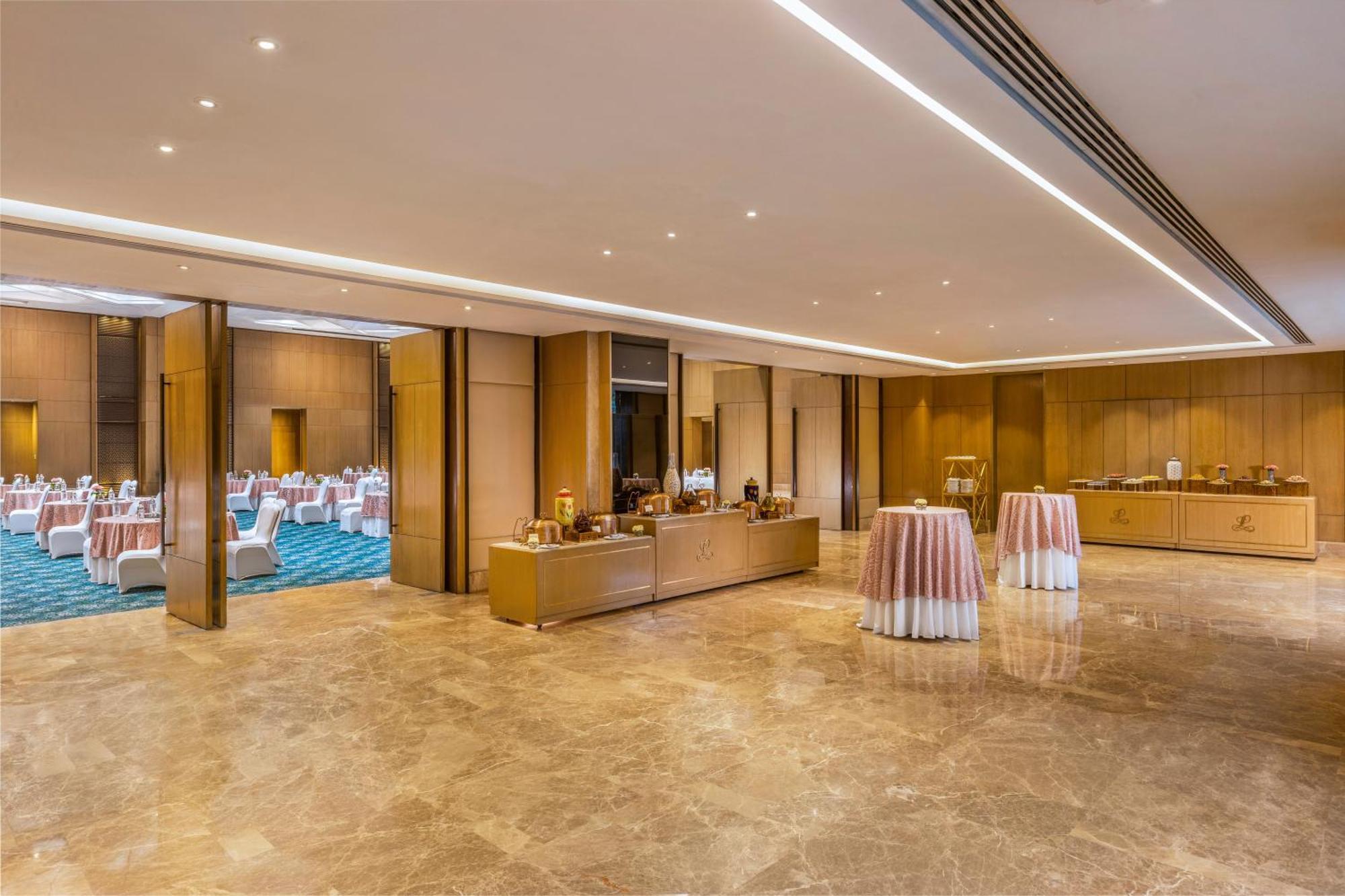 The Leela Ambience Convention Hotel Delhi Nové Dillí Exteriér fotografie The Grand Ballroom
