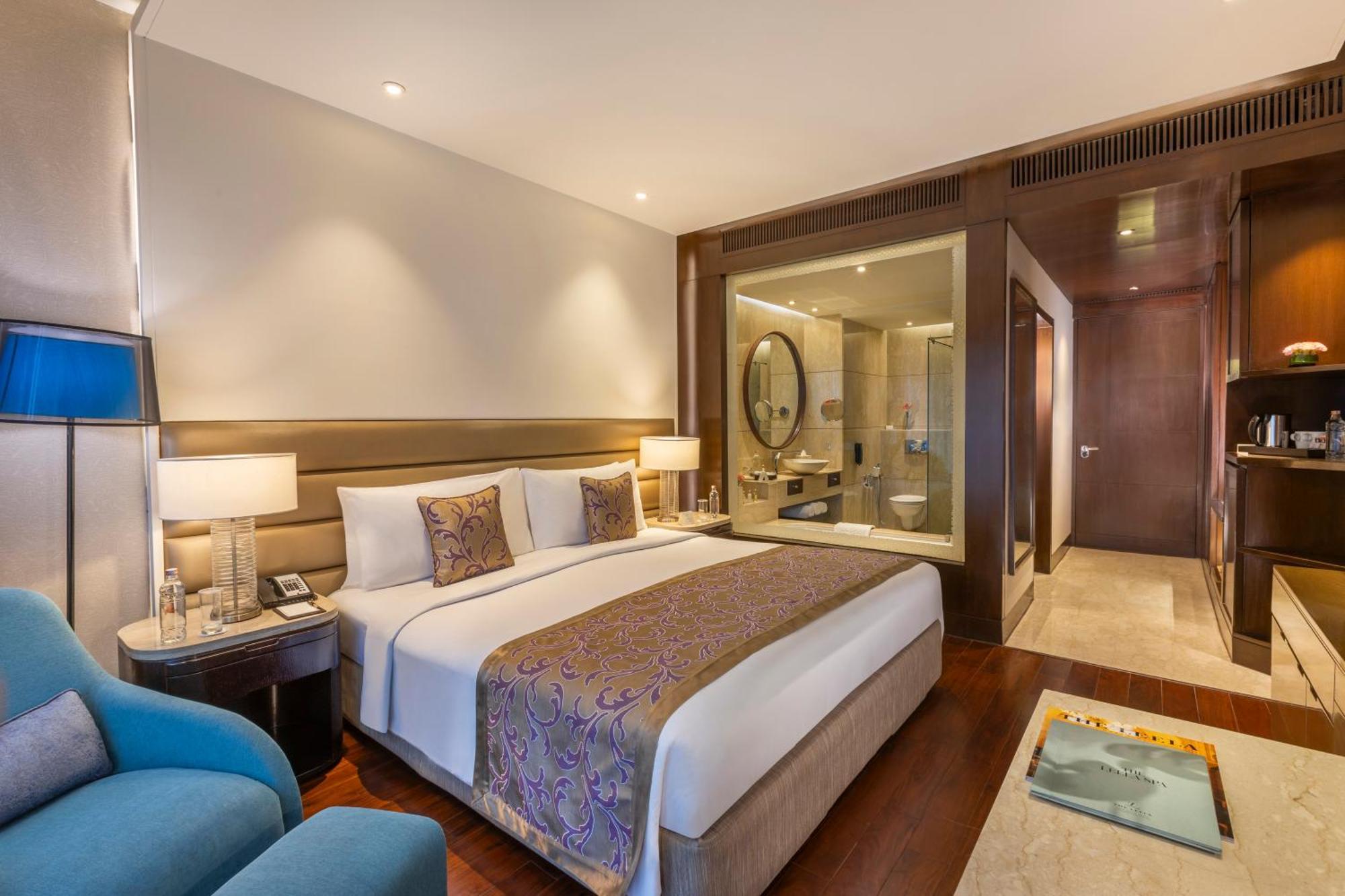 The Leela Ambience Convention Hotel Delhi Nové Dillí Exteriér fotografie A room at the Taj Bengal