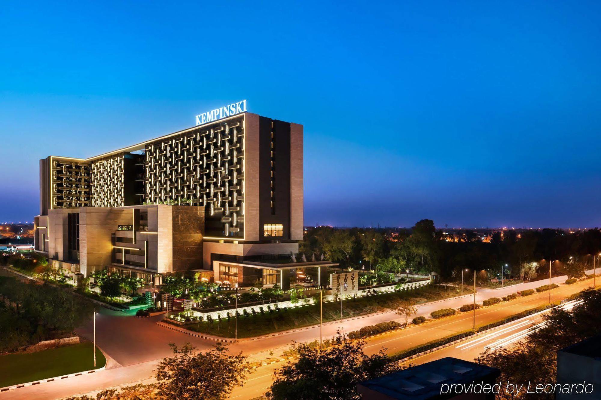 The Leela Ambience Convention Hotel Delhi Nové Dillí Exteriér fotografie